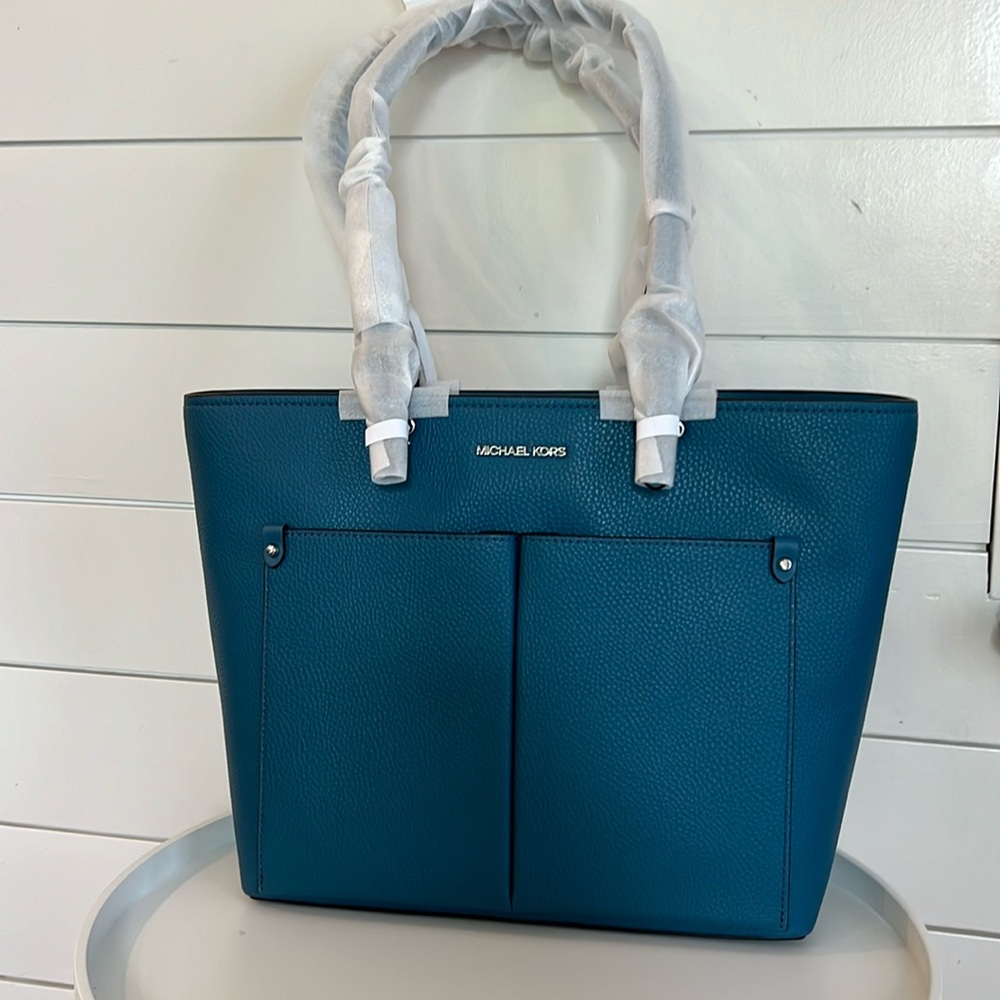 NWT MICHEL KORS JET SET TRAVEL MD DOUBLE POCKET TOTE NON-LEATHER VEGAN IN TEAL